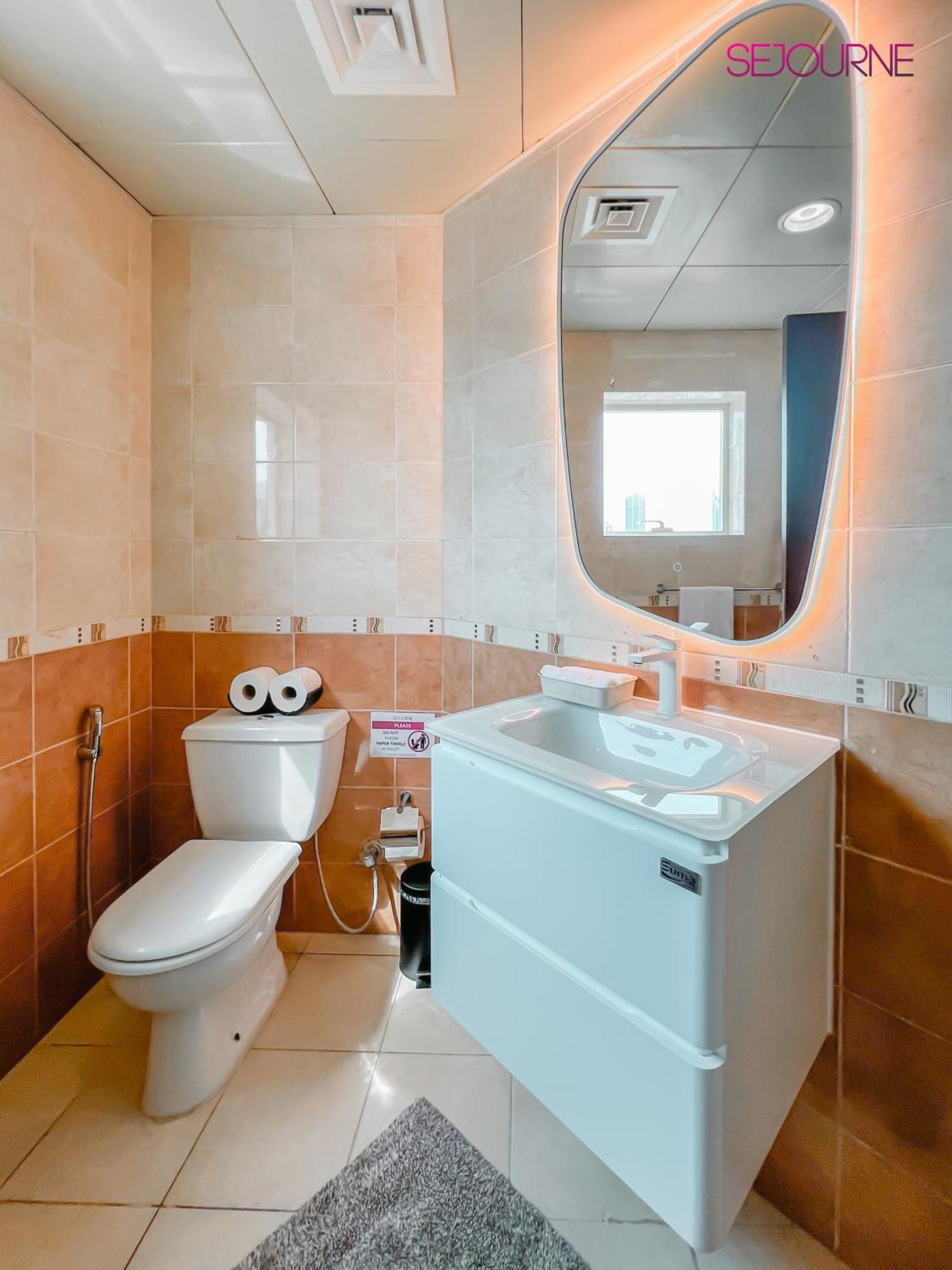 Luxurious 2br In Gate 1 * دبي
